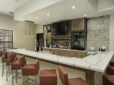 Hilton Garden Airport Hotel 3*