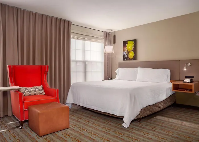 Hilton Garden Airport 3*