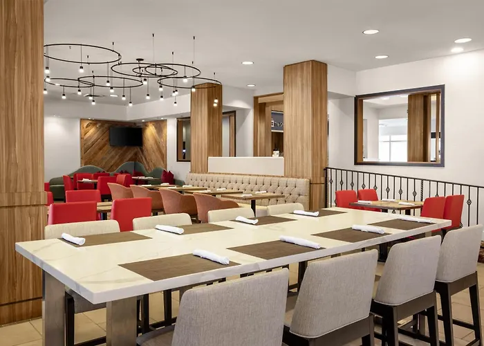 Hotel Hilton Garden Airport