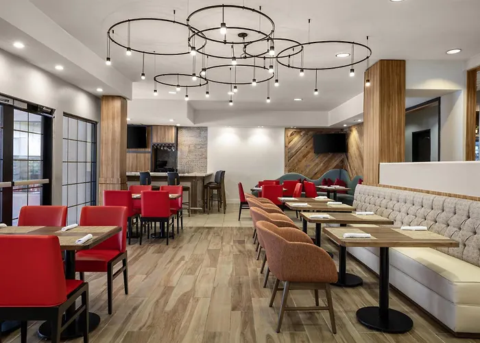 Hilton Garden Airport Hotel 3*