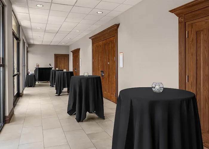 Hilton Garden Airport Hotel 3*
