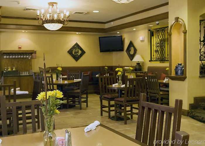Hilton Garden Airport 3*